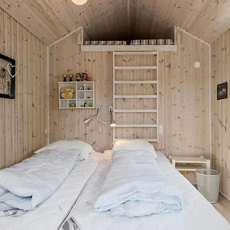 4 Bedroom Beautiful In Holiday home