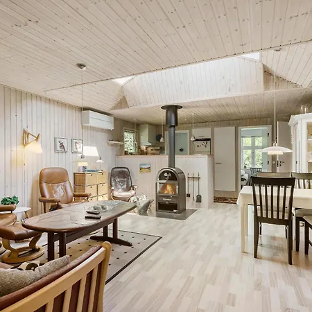 4 Bedroom Beautiful In Holiday home *