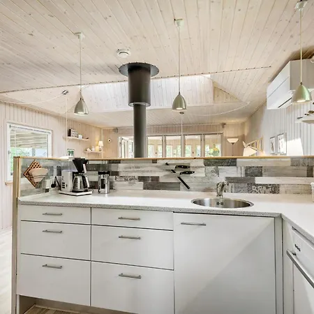 4 Bedroom Beautiful In Holiday home
