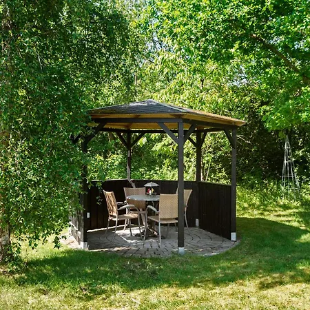 4 Bedroom Beautiful In Holiday home *