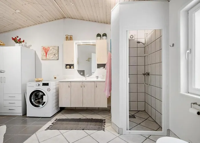 4 Bedroom Beautiful In *